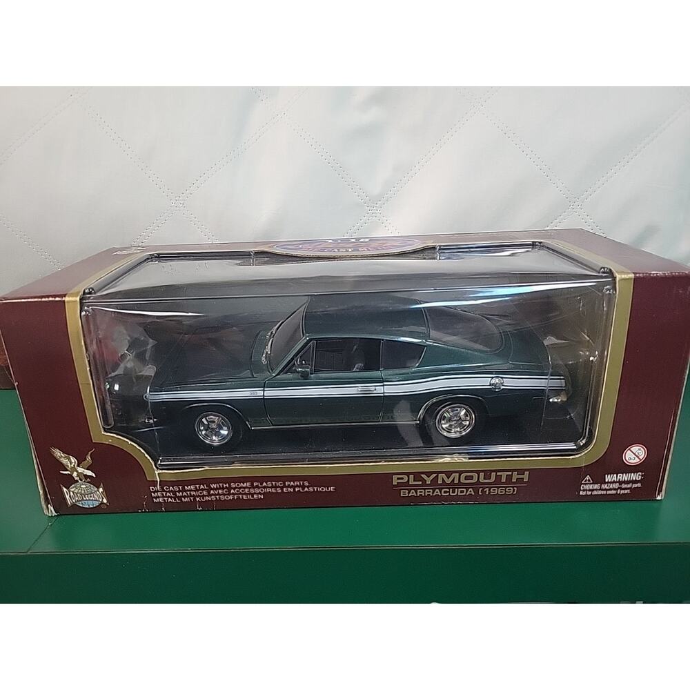 Road Legends 1969 PLYMOUTH BARRACUDA 1:18 Diecast Car Green Metallic No. 92178